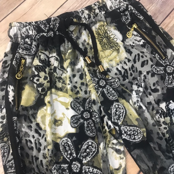 Floral Lounge Pants - Picture 2 of 5